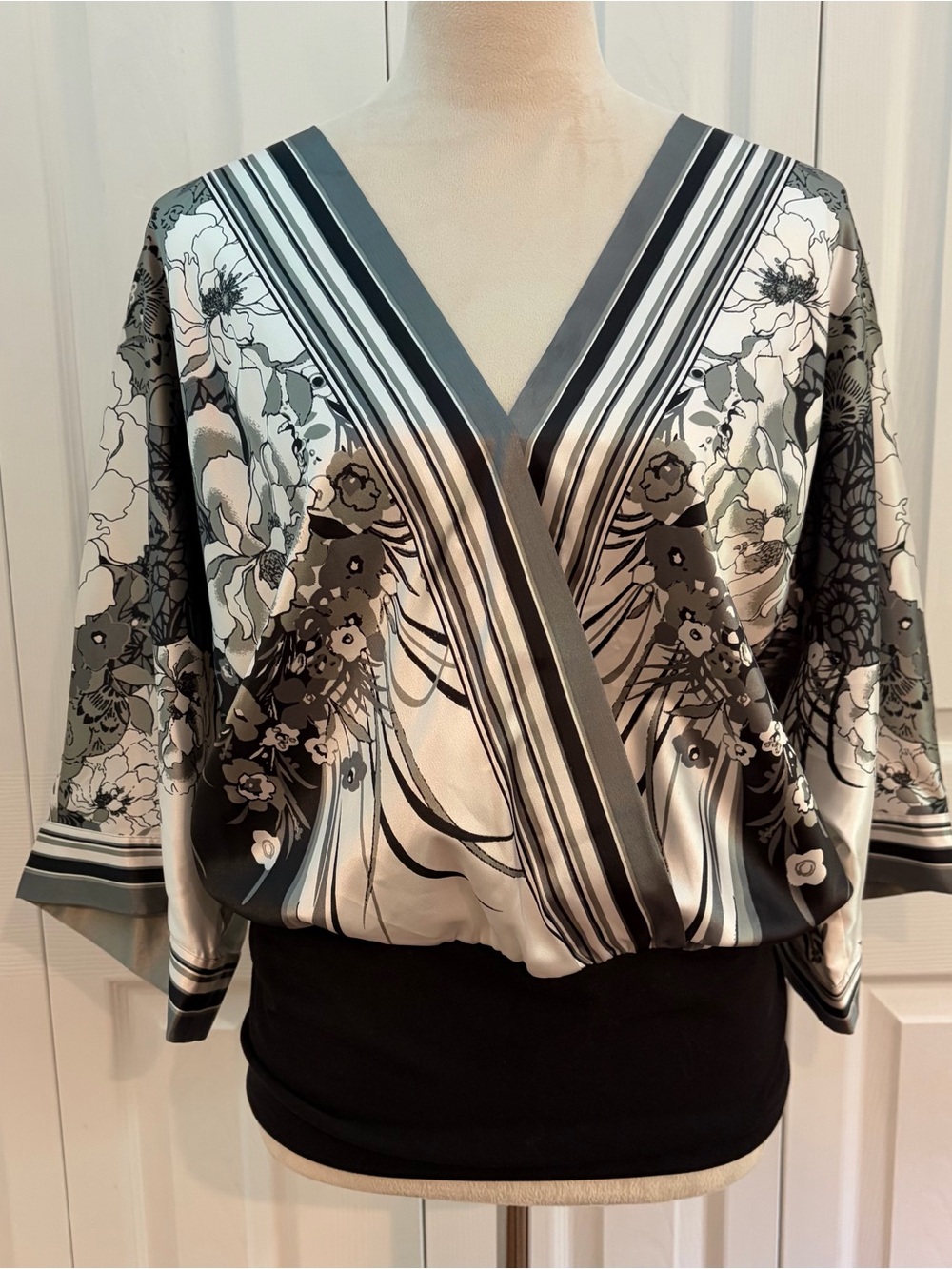 Colleen Lopez Black & Gray Floral V-Neck Wrap Top